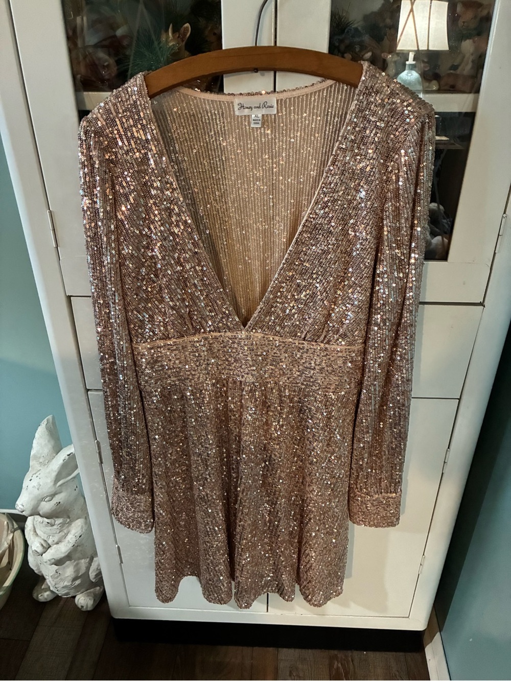 Honey & Rosie sz XL Shimmery Rose Gold Sequin V-Neck Mini Dress like new!